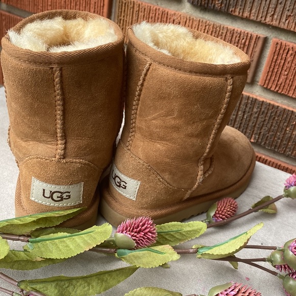 UGG Boots for Kids - Picture 8 of 10
